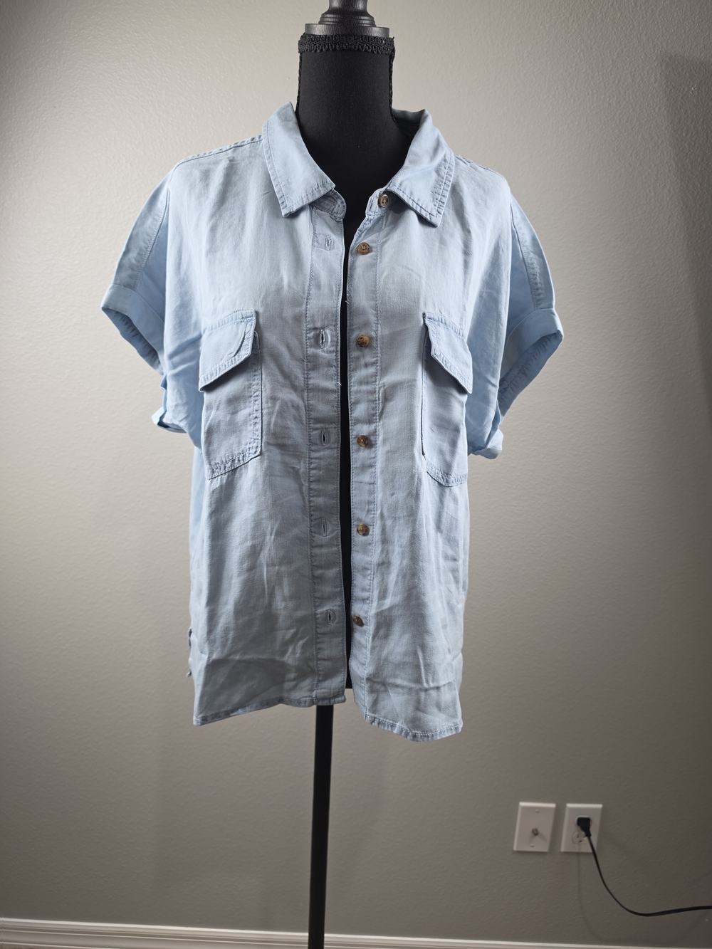Sanctuary Light Blue Short-Sleeve Button-Down Shirt
